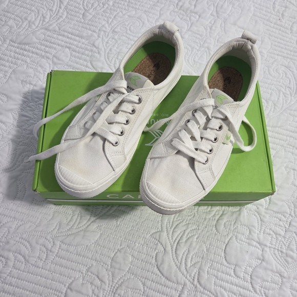 Cariuma The OCA Low Off White Canvas Sneakers Women's 8 Men's 6.5 - Used - Picture 1 of 10